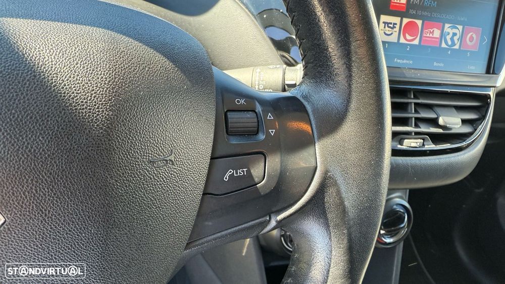 Peugeot 208 1.5 BlueHDi Signature - 25