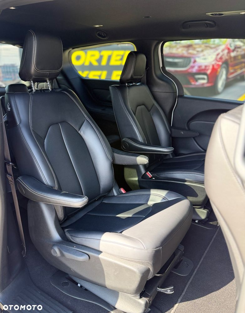 Chrysler Pacifica - 24