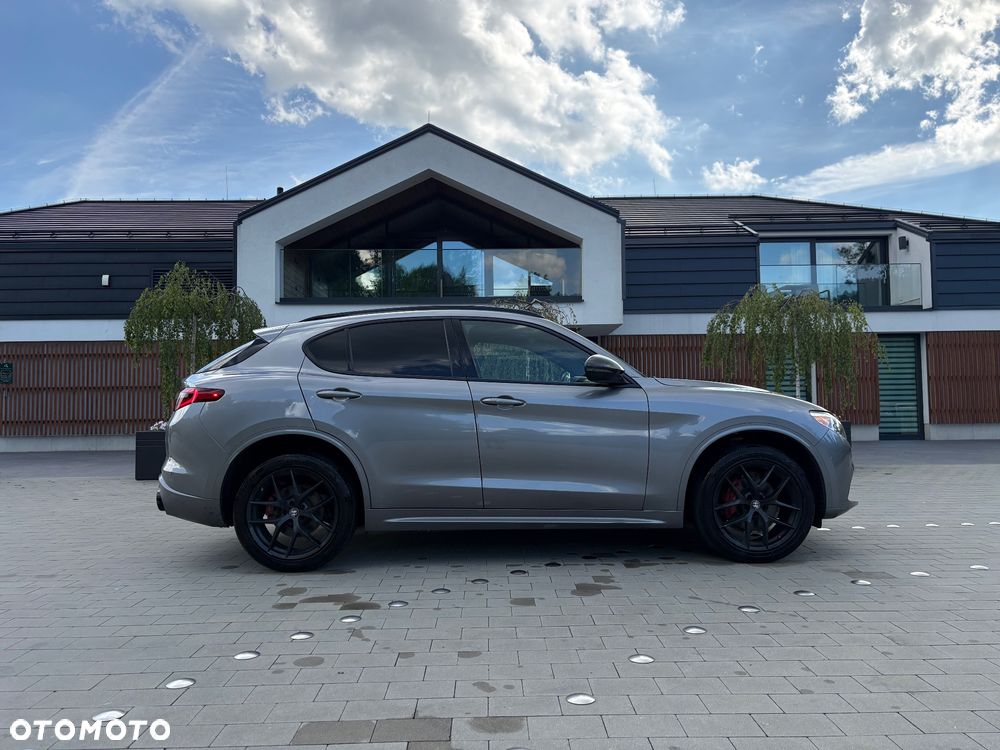 Alfa Romeo Stelvio 2.0 Turbo 16V AT8-Q4 Ti - 5