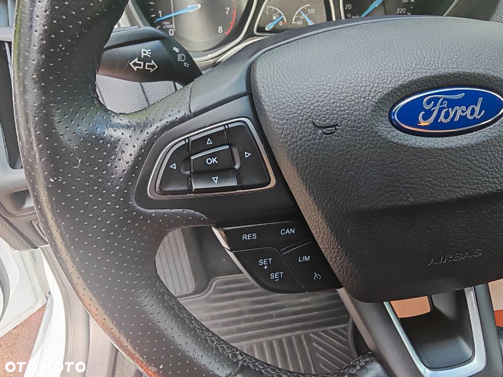 Ford Focus 1.5 EcoBoost ST-Line - 26