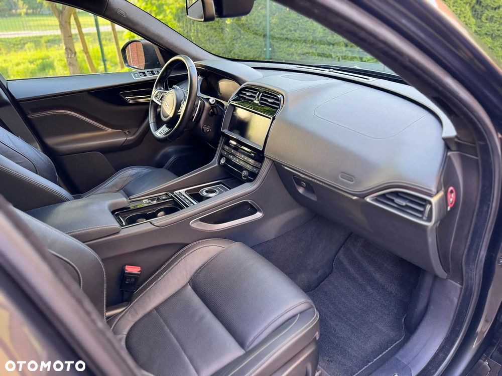Jaguar F-Pace 30d AWD R-Sport - 12