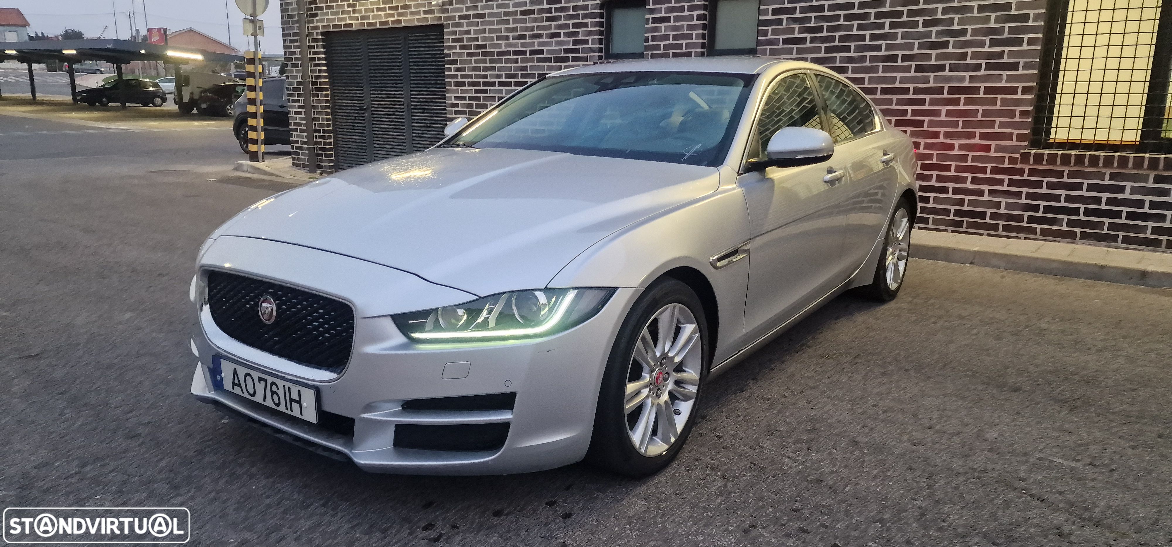Jaguar XE 2.0 D Prestige Aut. - 1