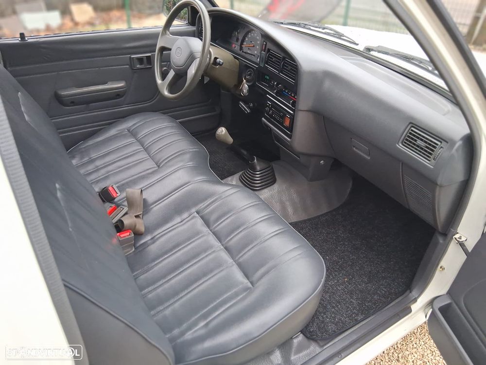 Toyota Hilux - 12