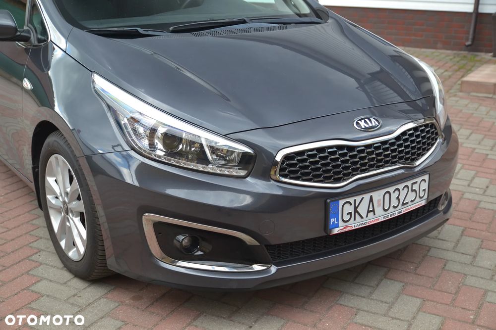 Kia Ceed 1.6 CRDi 136 ISG Dream Team Edition - 10