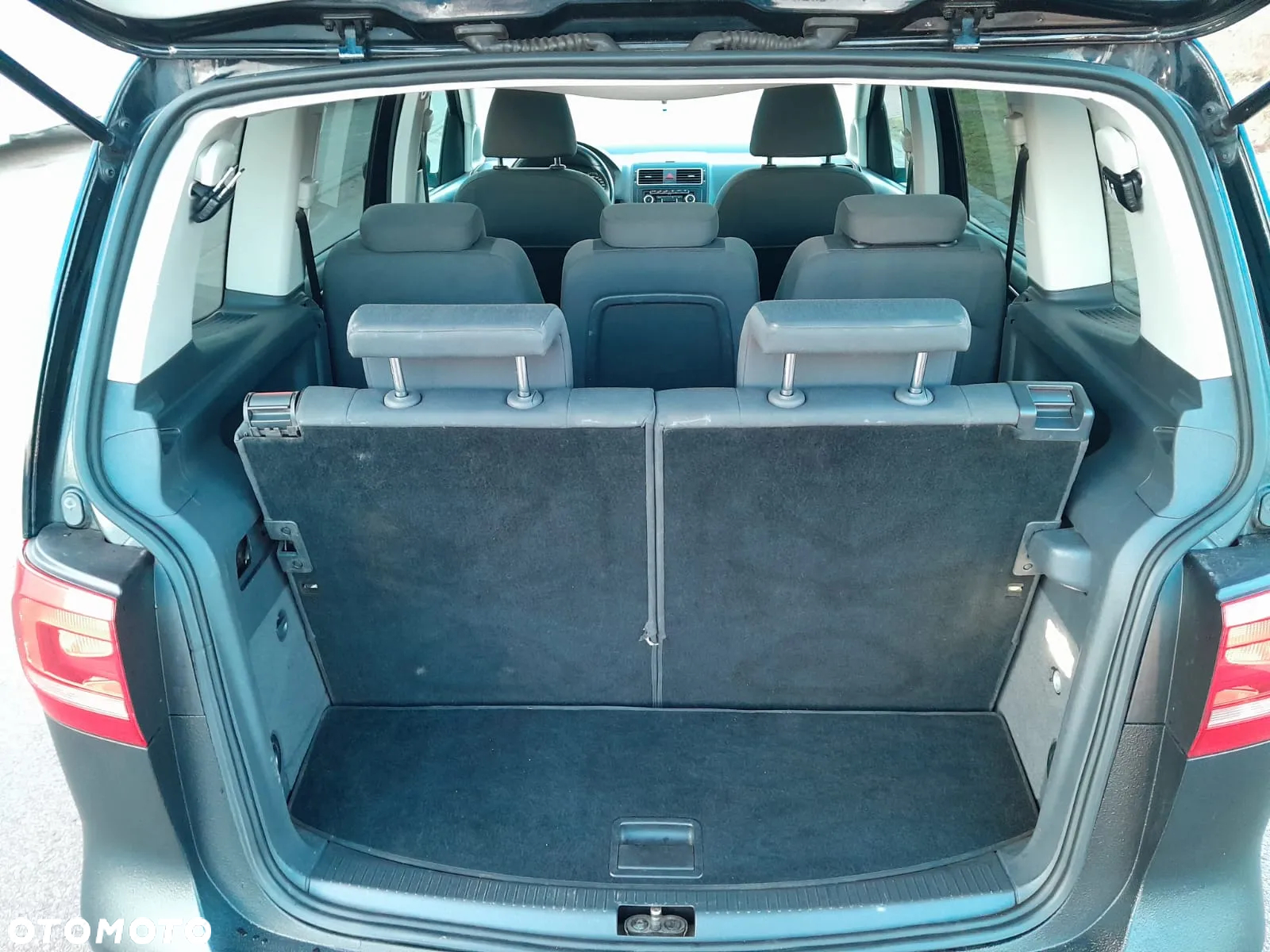 Volkswagen Touran - 10