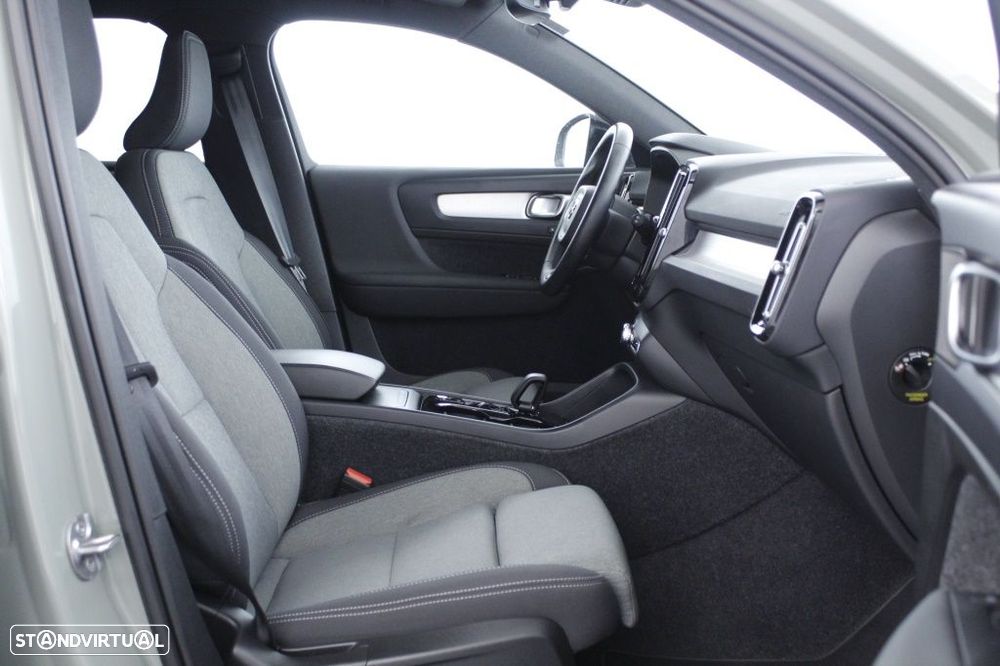 Volvo XC 40 2.0 B3 Plus Dark - 15