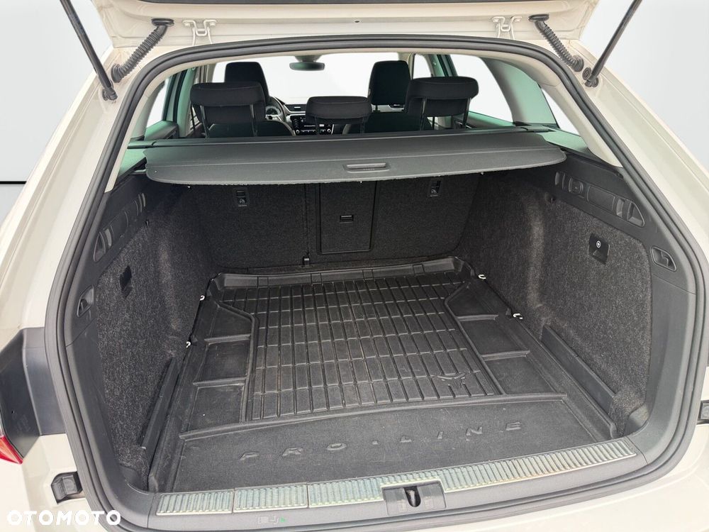 Skoda Superb 2.0 TDI SCR Ambition DSG - 34