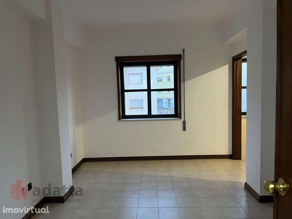 Apartamento T1, Remodelado, Celas, Perto do Hospital. - Grande imagem: 2/11