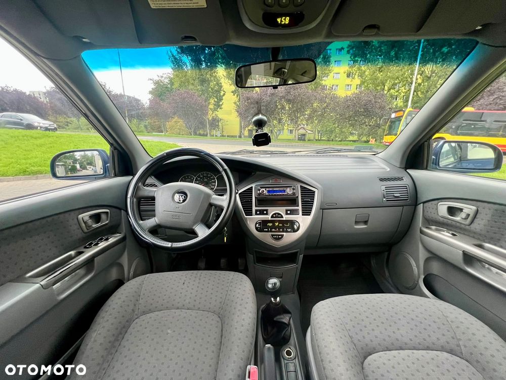 Kia Carens - 25