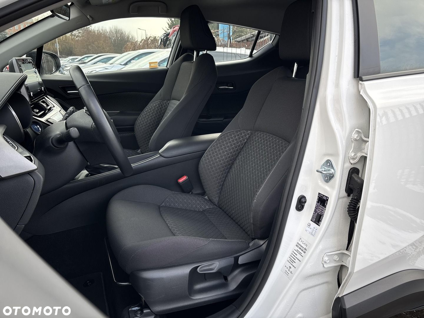 Toyota C-HR - 12