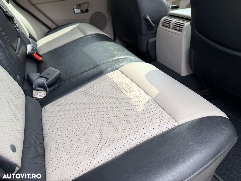 Jeep Grand Cherokee - 12