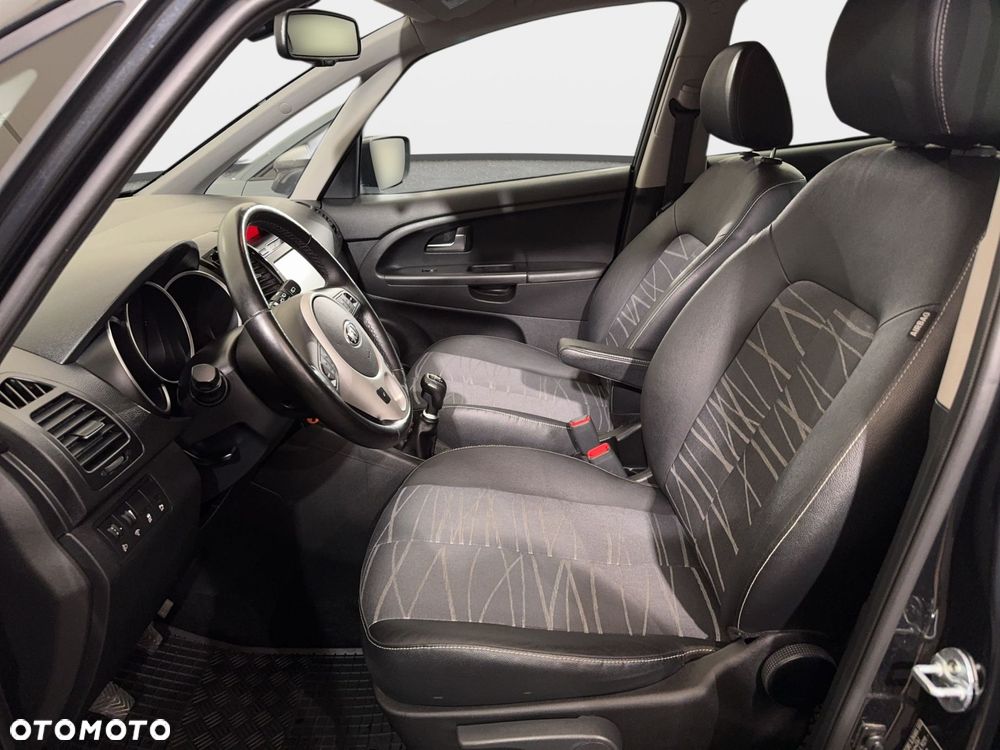 Kia Venga - 11