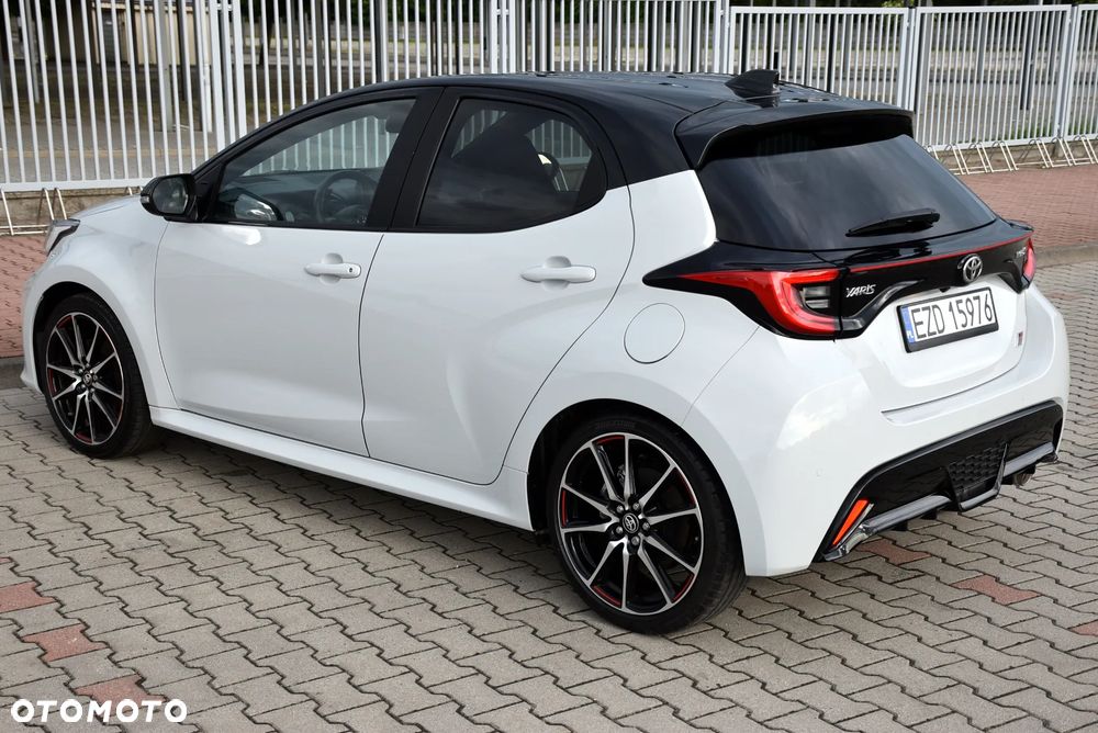 Toyota Yaris Hybrid 1.5 GR Sport - 11