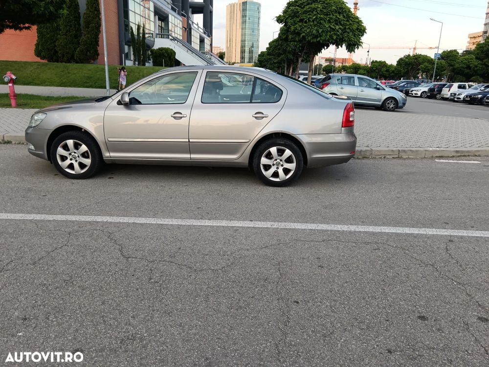Skoda Octavia 1.8 TSI DSG Ambiente - 2