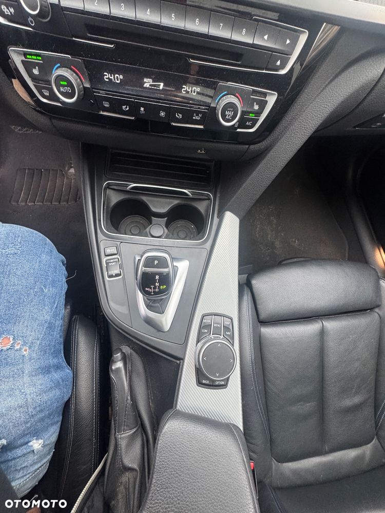 BMW Seria 3 320i Sport Line - 24