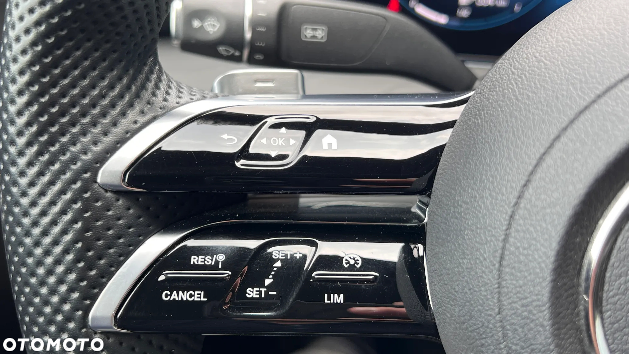 Mercedes-Benz Klasa E 220 d 4-Matic AMG - 18