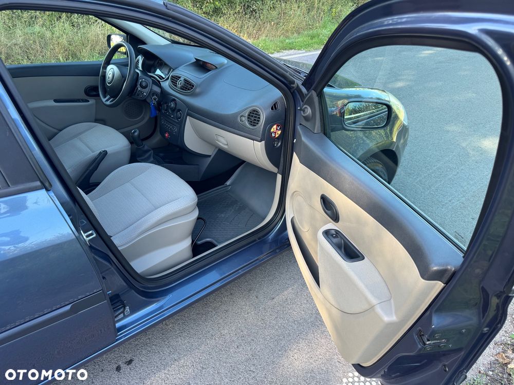 Renault Clio 1.2 16V Alize - 13