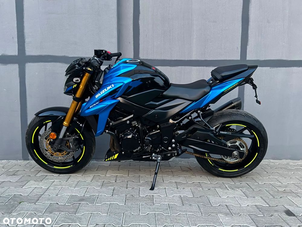 Suzuki GSX - 6