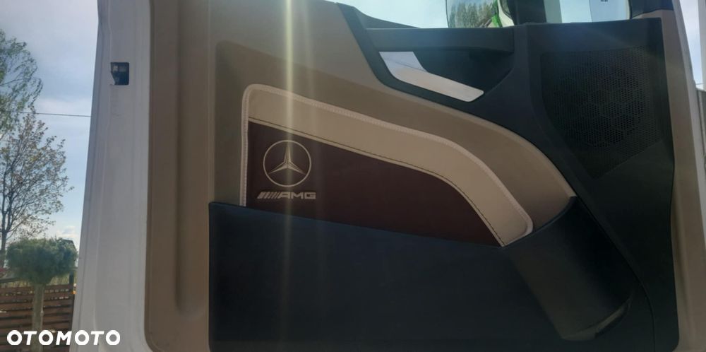 Mercedes-Benz ACTROS - 11