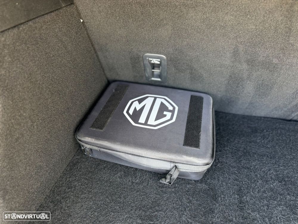 MG EHS 1.5 T-GDI Plug-in Hybrid Luxury - 19