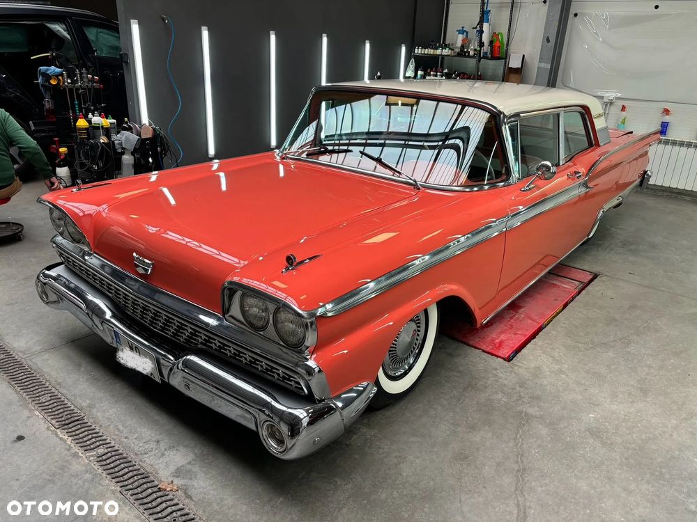 Ford Fairlane - 5