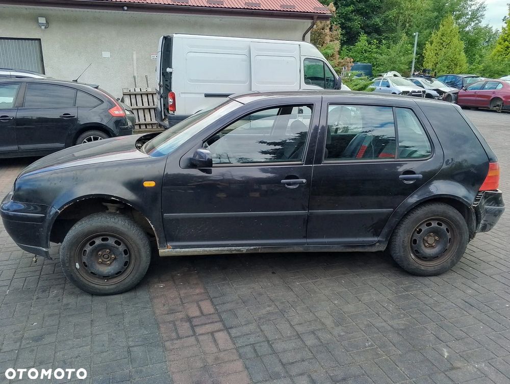 Volkswagen Golf IV (97-06r.) 1.9 TDI 89KM. Silnik ALH Skrzynia DQY lakier LC9Z / Z4.Cały na części. GWARANCJA !!! Przód Tył Zestaw Komplet Drzwi Klapa Zderzak Błotnik Maska Grill Atrapa Szyba Pas Lampa Lusterko Boczki Fotel Kanapa Kokpit Deska Rozdzielcza Przełącznik Włącznik Sterownik Przewody Wiązka Instalacja Moduł Komputer Czujnik Listwa Pompa Alternator Wtryski Głowica Rozrusznik Kompresor Sprzęgło Dwumas Silnik Skrzynia ABS Klimatyzacji Paliwa Wspomagania Kolektor Turbina Przepustnica Zawór Chłodnica Koło Hak Belka Sanki Zawieszenie Mcpherson Półoś Amortyzator Wydech Tłumik Zacisk Most - 3