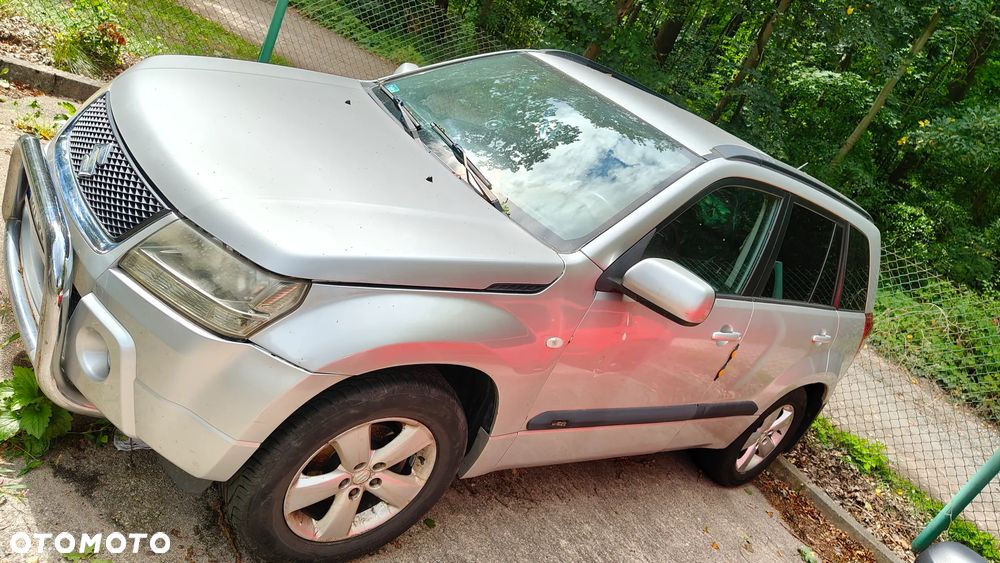 Suzuki Grand Vitara 2.0 - 6