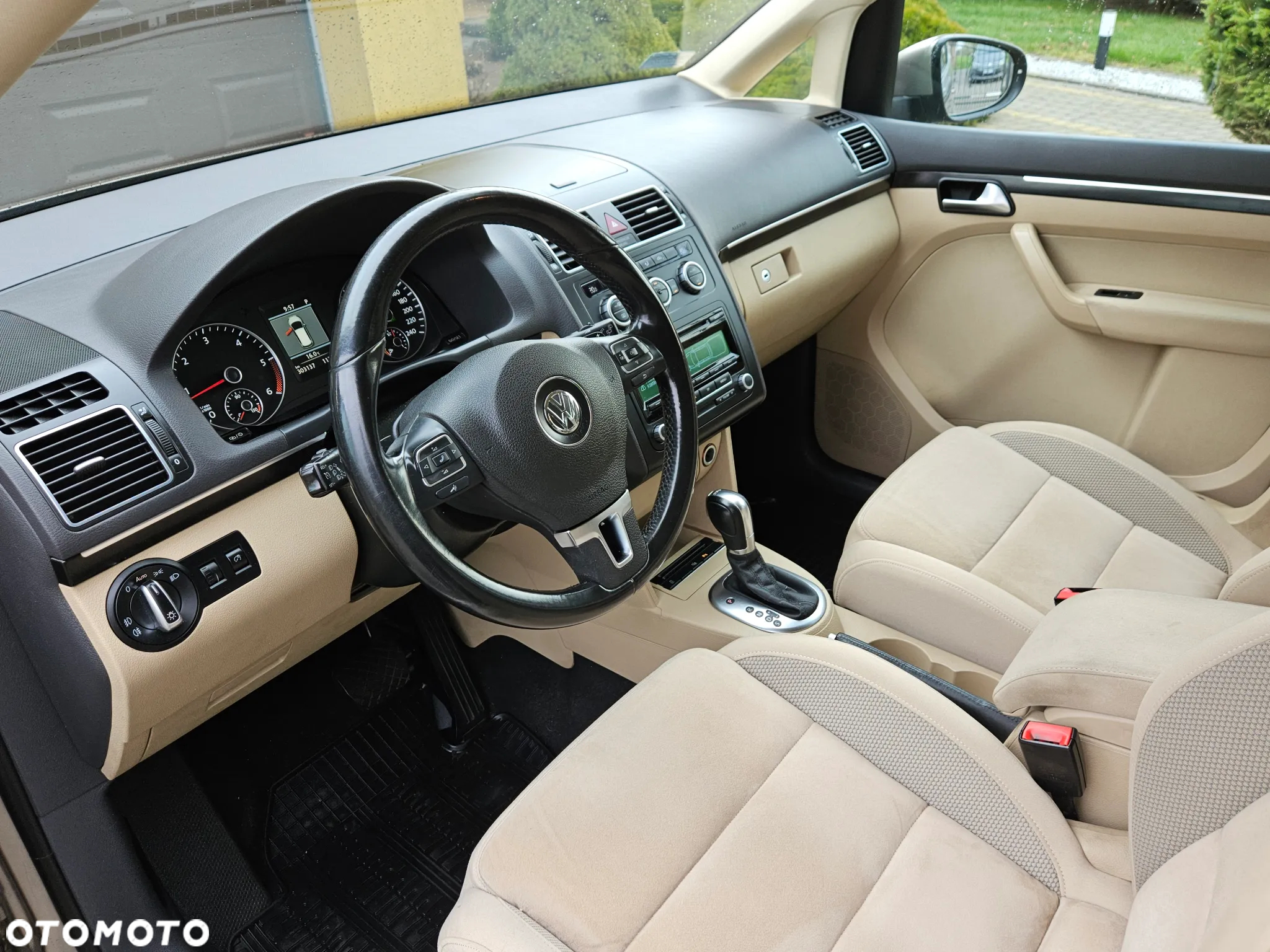 Volkswagen Touran 2.0 TDI DPF Highline DSG - 8