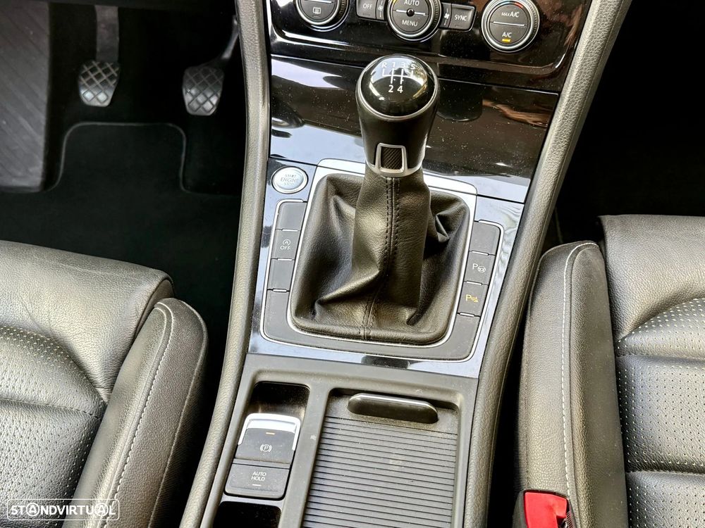 VW Golf 1.6 TDI Highline - 23