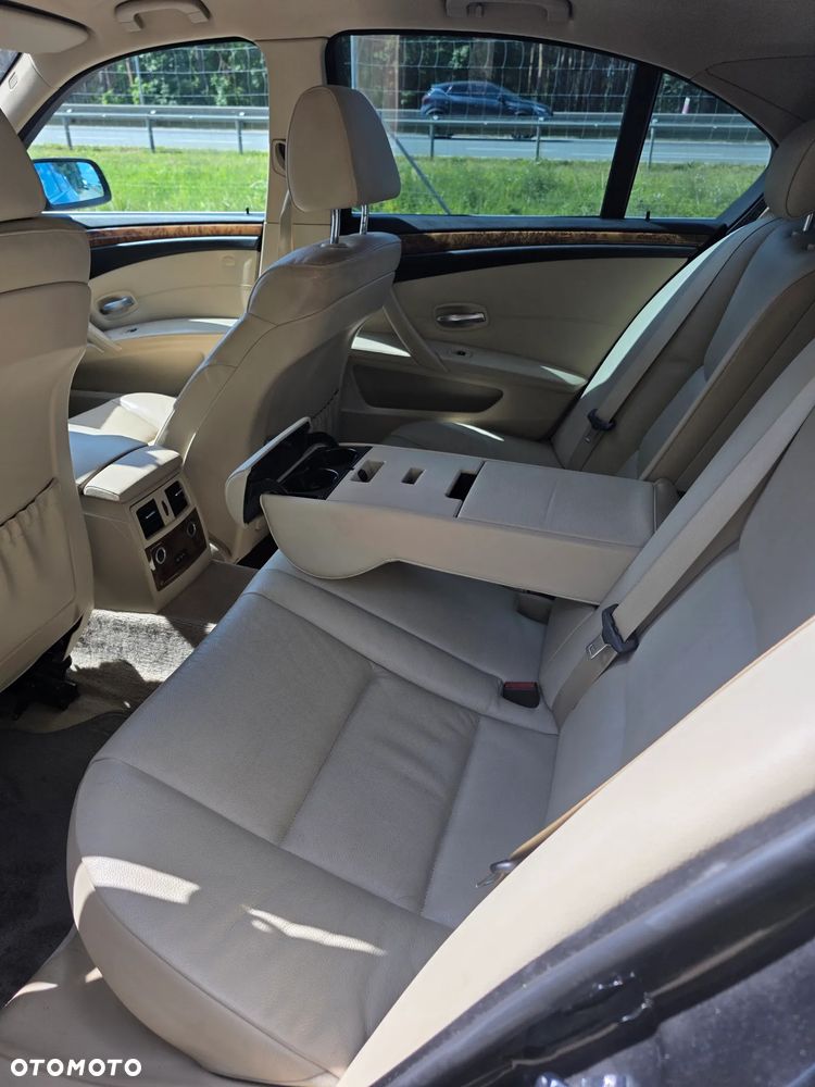 BMW Seria 5 523i - 14