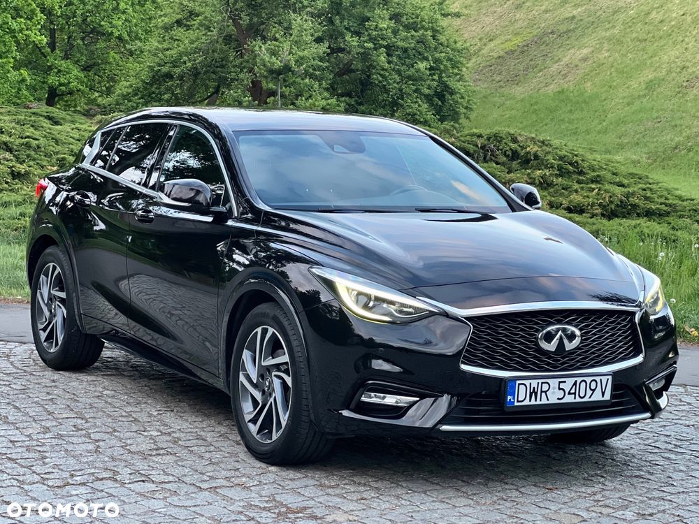 Infiniti Q30 1.6t Premium 7DCT - 10
