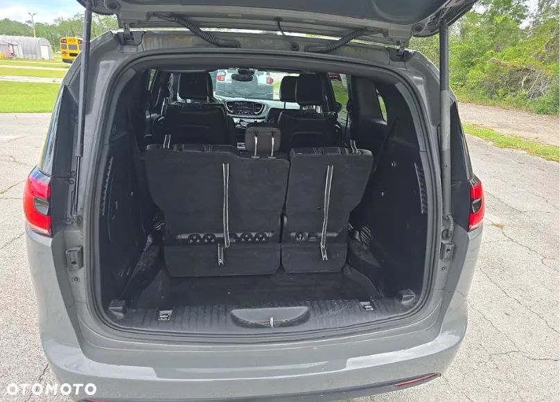 Chrysler Pacifica - 12