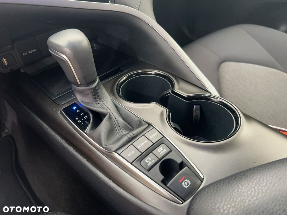Toyota Camry - 18