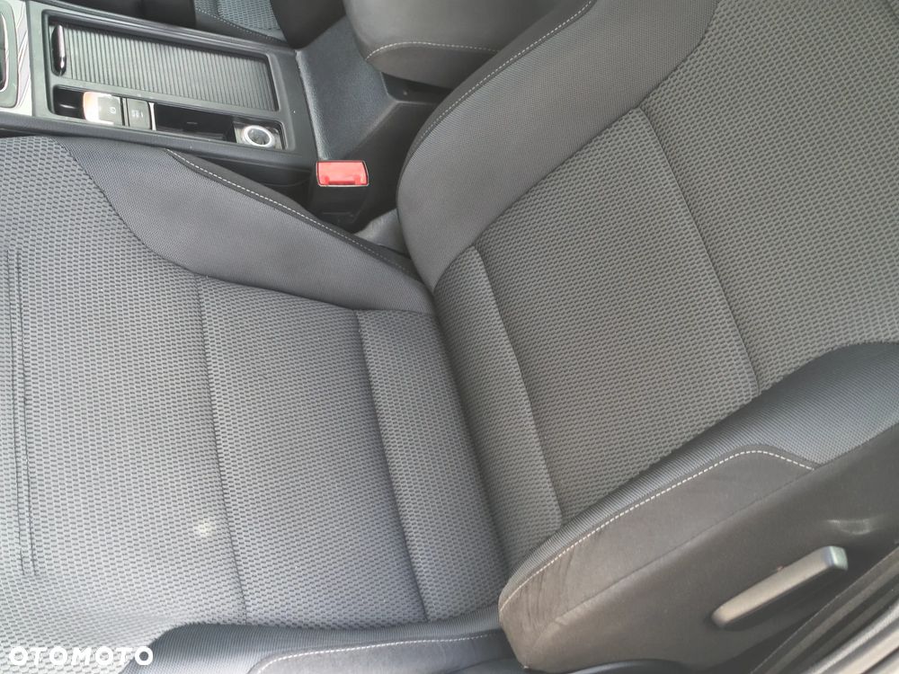 Volkswagen Golf 1.4 TSI BMT Comfortline - 25