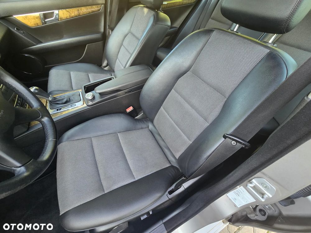 Mercedes-Benz Klasa C 220 CDI DPF Automatik Elegance - 24