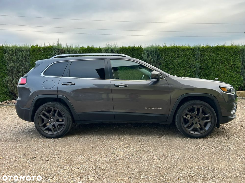 Jeep Cherokee - 4