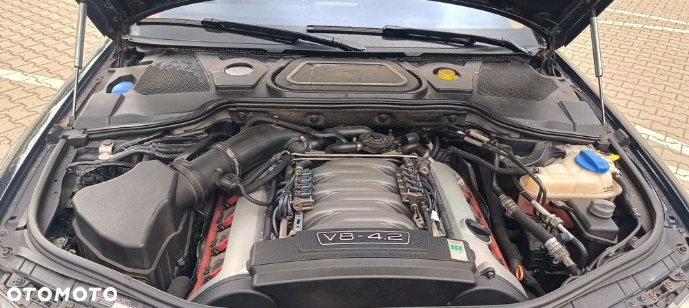 Audi A8 4.2 L Quattro - 26