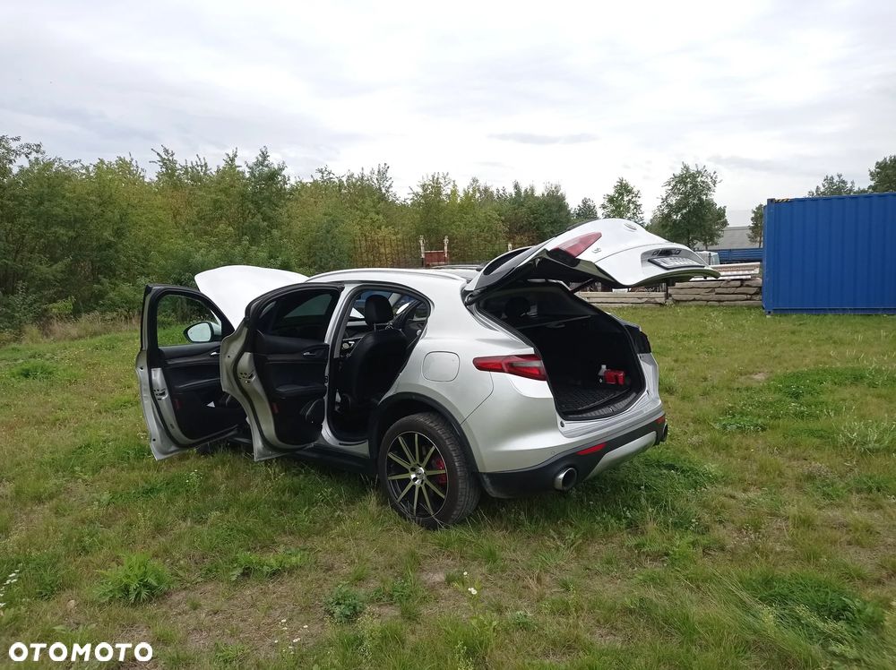 Alfa Romeo Stelvio - 11
