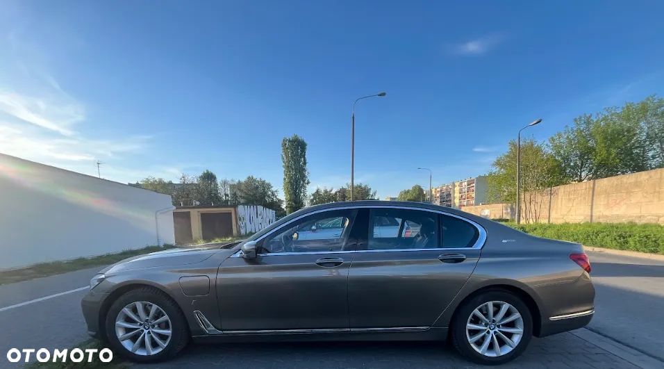 BMW Seria 7 740e iPerformance - 6