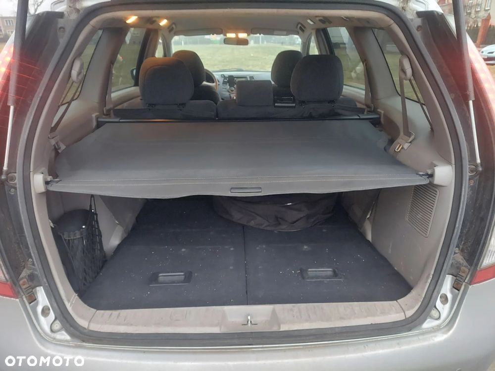 Mitsubishi Grandis 2.4 Intense - 15