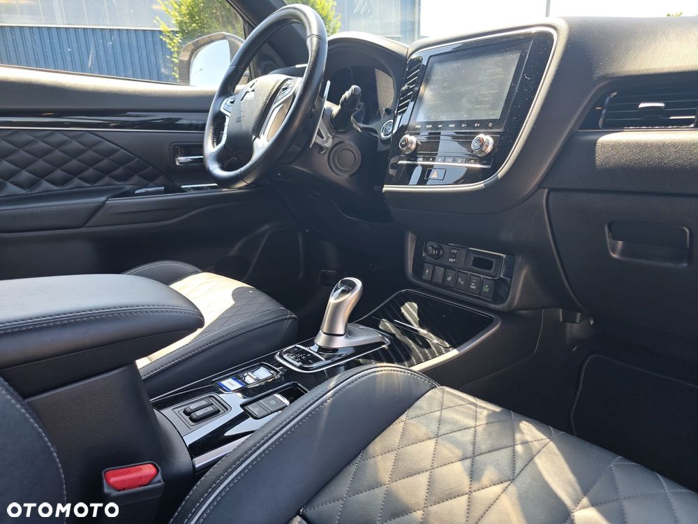Mitsubishi Outlander 2.4 4WD Top - 13