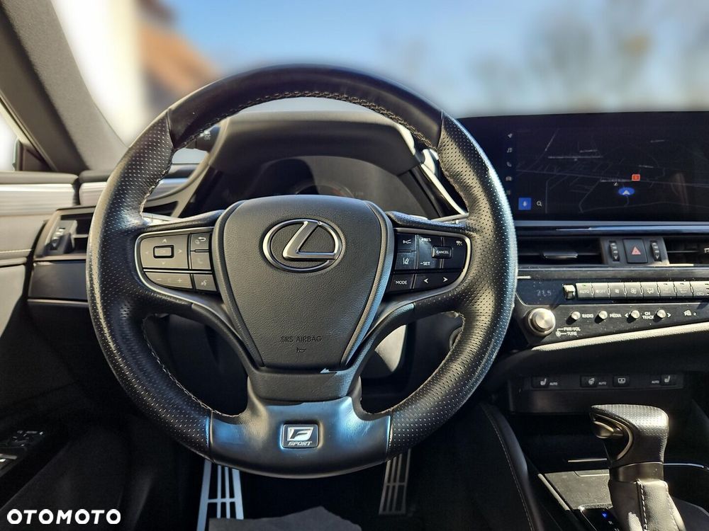 Lexus ES 300h F Sport Edition - 16