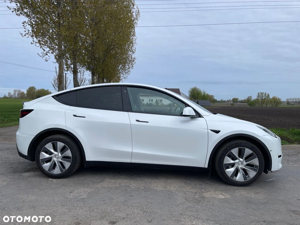 Tesla Model Y Long Range Dual Motor AWD - 3