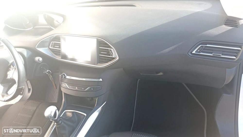 Peugeot 308 1.6 BlueHDi Allure J17 - 25