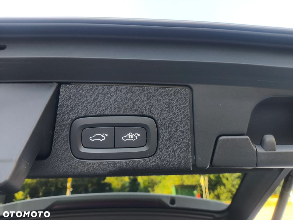 Volvo XC 60 B5 B AWD Plus Bright - 23