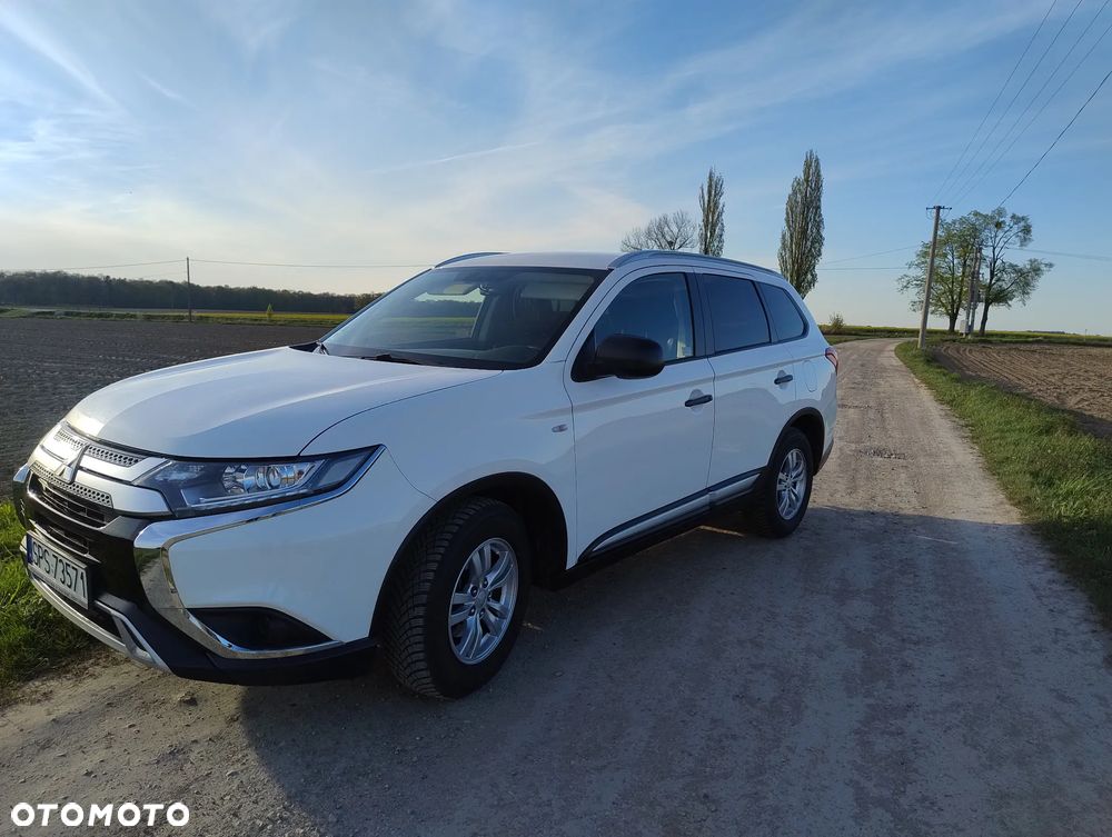 Mitsubishi Outlander 2.0 Invite + 2WD - 4