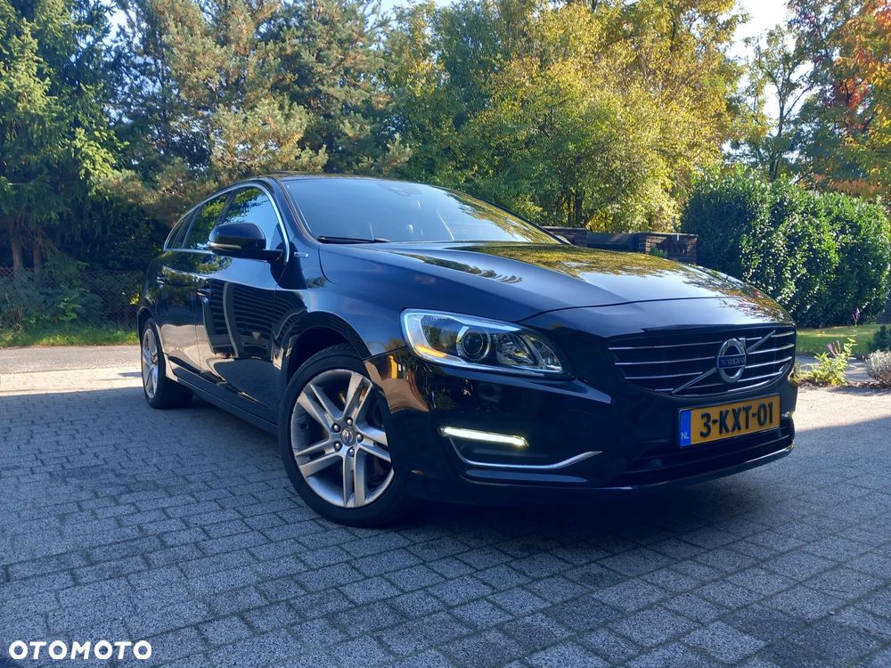 Volvo V60 D6 AWD Plug-in Hybrid Summum - 1