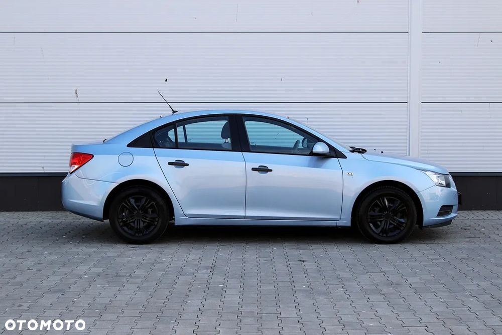 Chevrolet Cruze 1.6 LS+ - 9