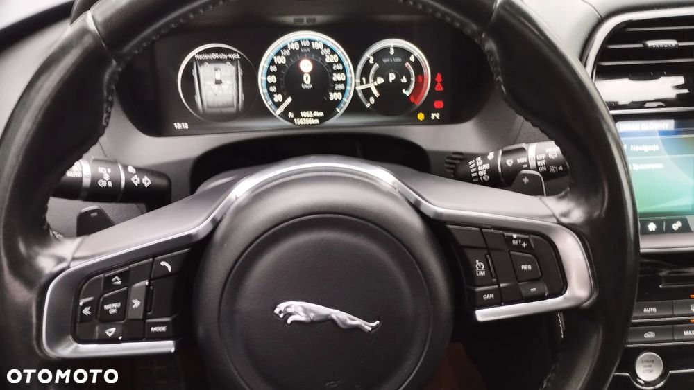 Jaguar F-Pace 2.0 i4D AWD R-Sport - 22