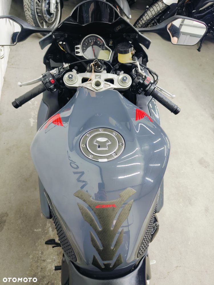 Honda CBR - 13